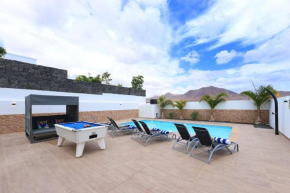 Bella, modern 4 bed Playa Blanca
